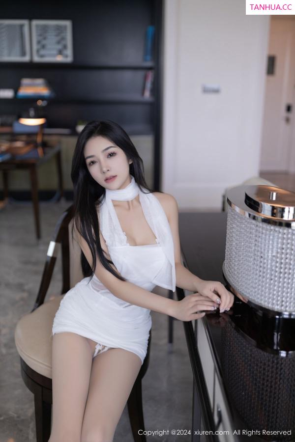   [XiuRen]高清写真图 2024.07.17 No.8875 谭小灵 丝袜美腿第5张图片